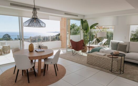 Big Blue, Villaer i Benalmádena