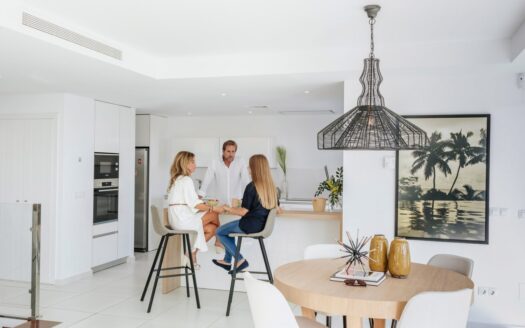 Big Blue, Villaer i Benalmádena